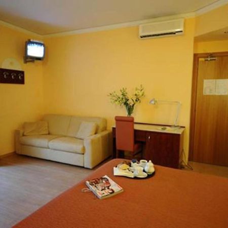 Hotel Al Sole - Enjoy Holiday Кавайон-Веронезе Екстер'єр фото