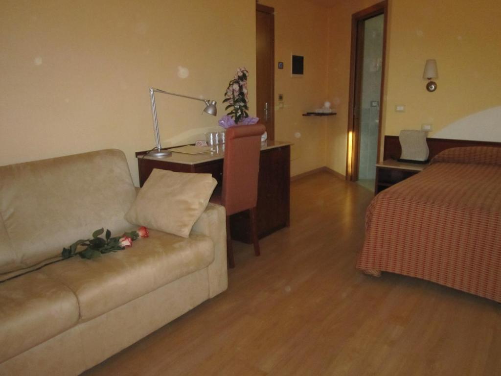 Hotel Al Sole - Enjoy Holiday Кавайон-Веронезе Екстер'єр фото