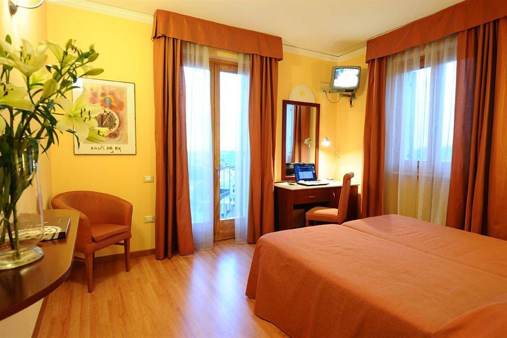 Hotel Al Sole - Enjoy Holiday Кавайон-Веронезе Екстер'єр фото